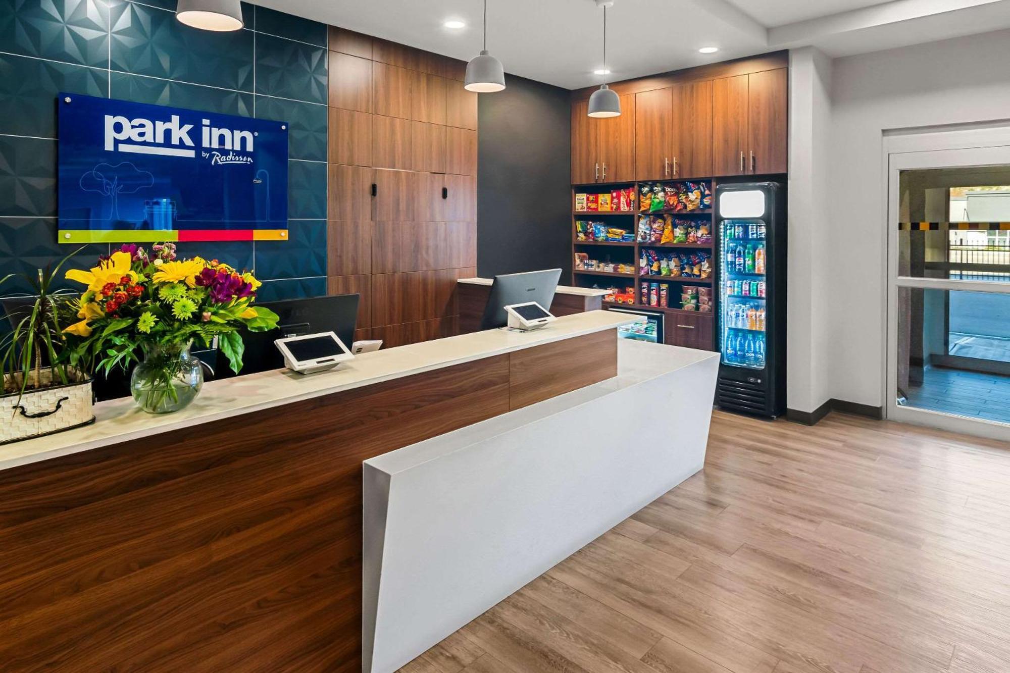 Park Inn By Radisson, Kelowna Dış mekan fotoğraf