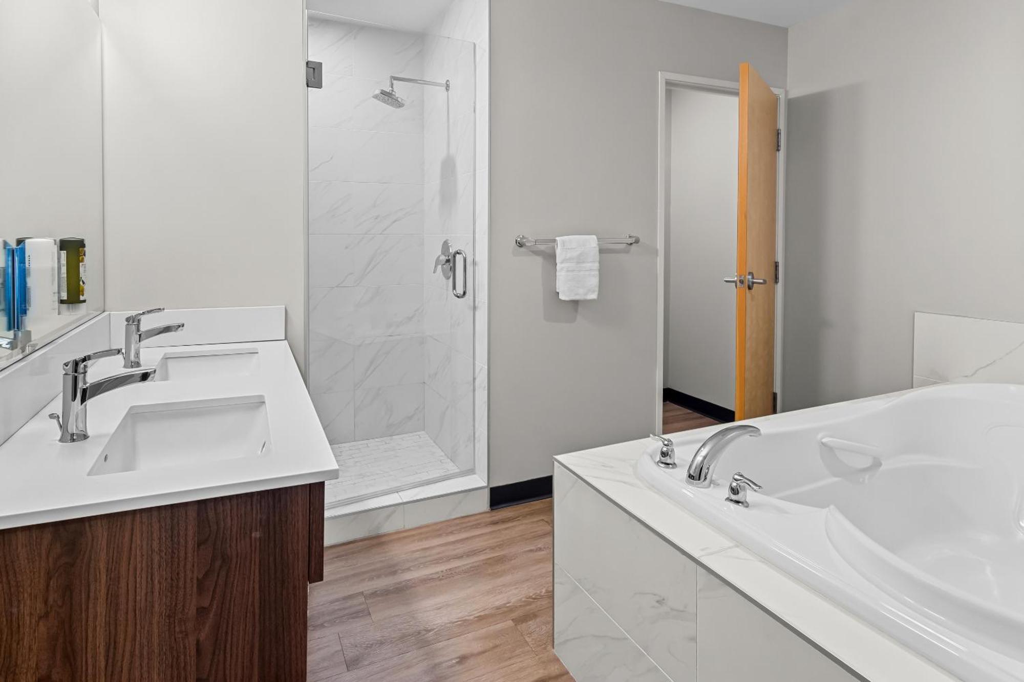 Park Inn By Radisson, Kelowna Dış mekan fotoğraf